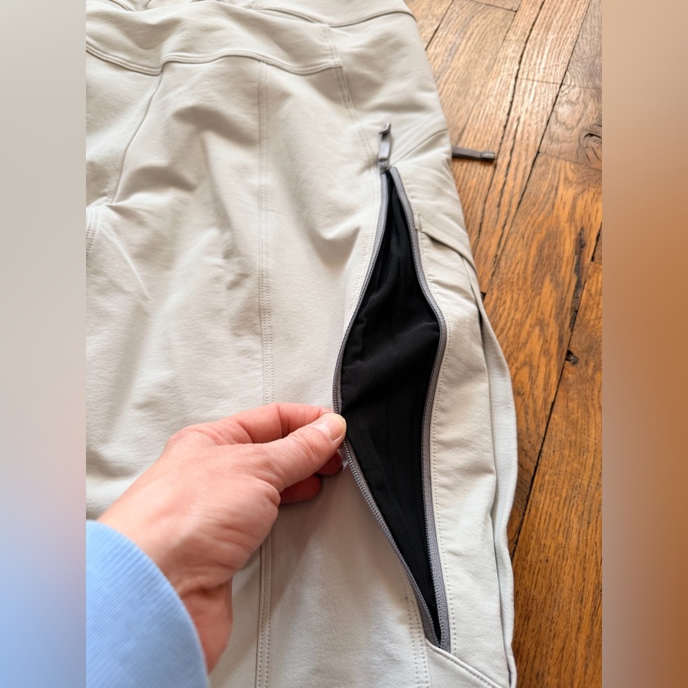 Arc'teryx Women's Black and Gray Snow Pants/bib Sz 4 - Picture 10 of 10